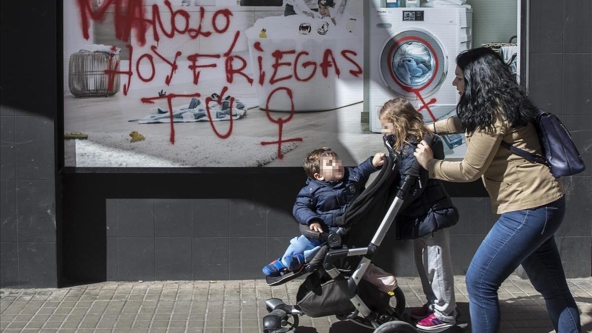 zentauroepp42430575 valencia 7 3 2018  sociedad  huelga feminista del 8 m  pinta180307112718