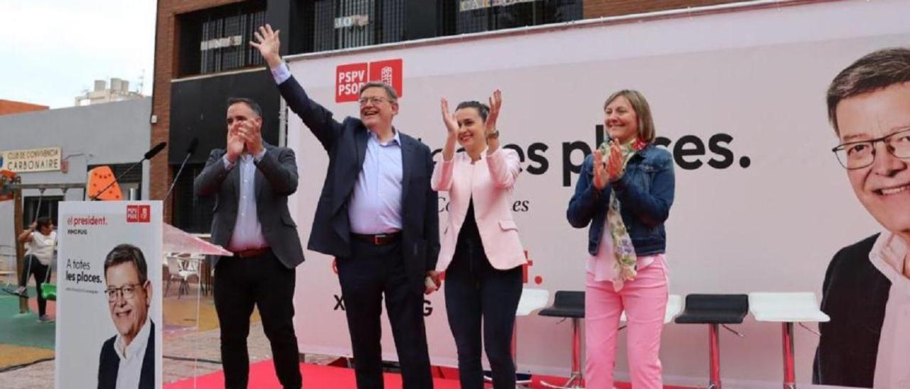 Rafa Simó y Maria José Salvador acompañaron a Ximo Puig y Tania Baños en el mitin central de campaña de los socialistas de la Vall d’Uixó de este jueves.