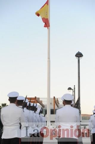 Arriado Solemne de Bandera en el puerto de Cartagena