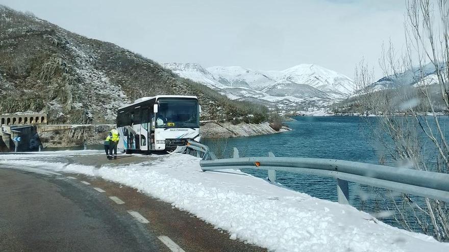 Diputación aplaza el servicio de autobús con la empresa que tuvo el accidente de los escolares de Benavente