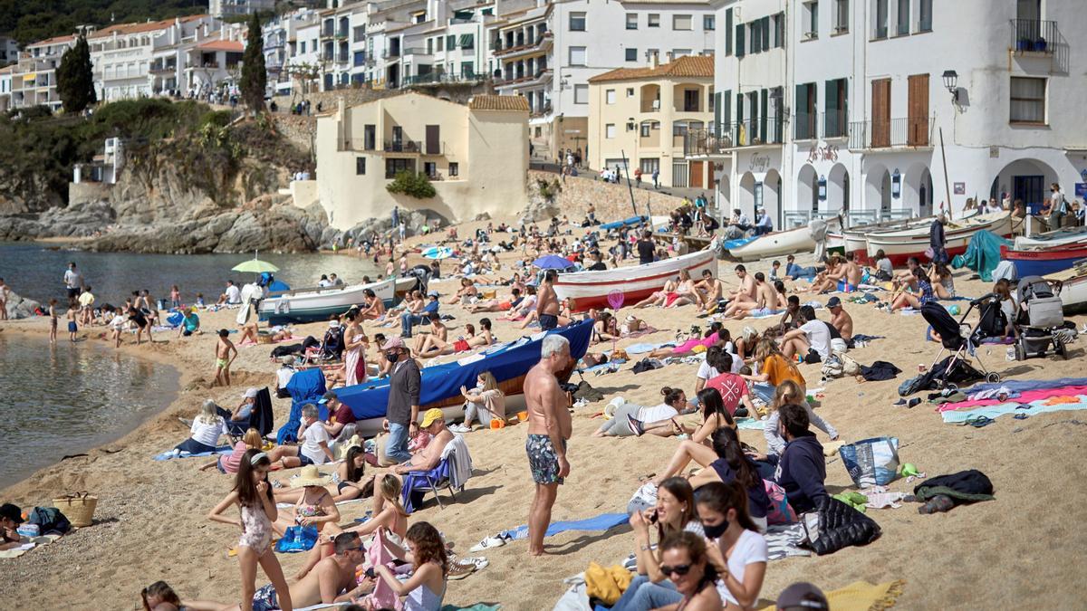 Una playa de Girona en Semana Santa de 2021