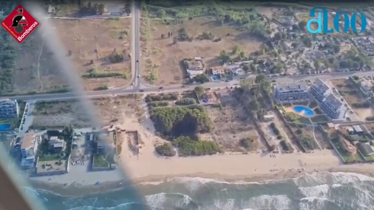 Imagen tomada desde el helicóptero de la &quot;mancha&quot; que ha dejado el fuego en la pinada litoral