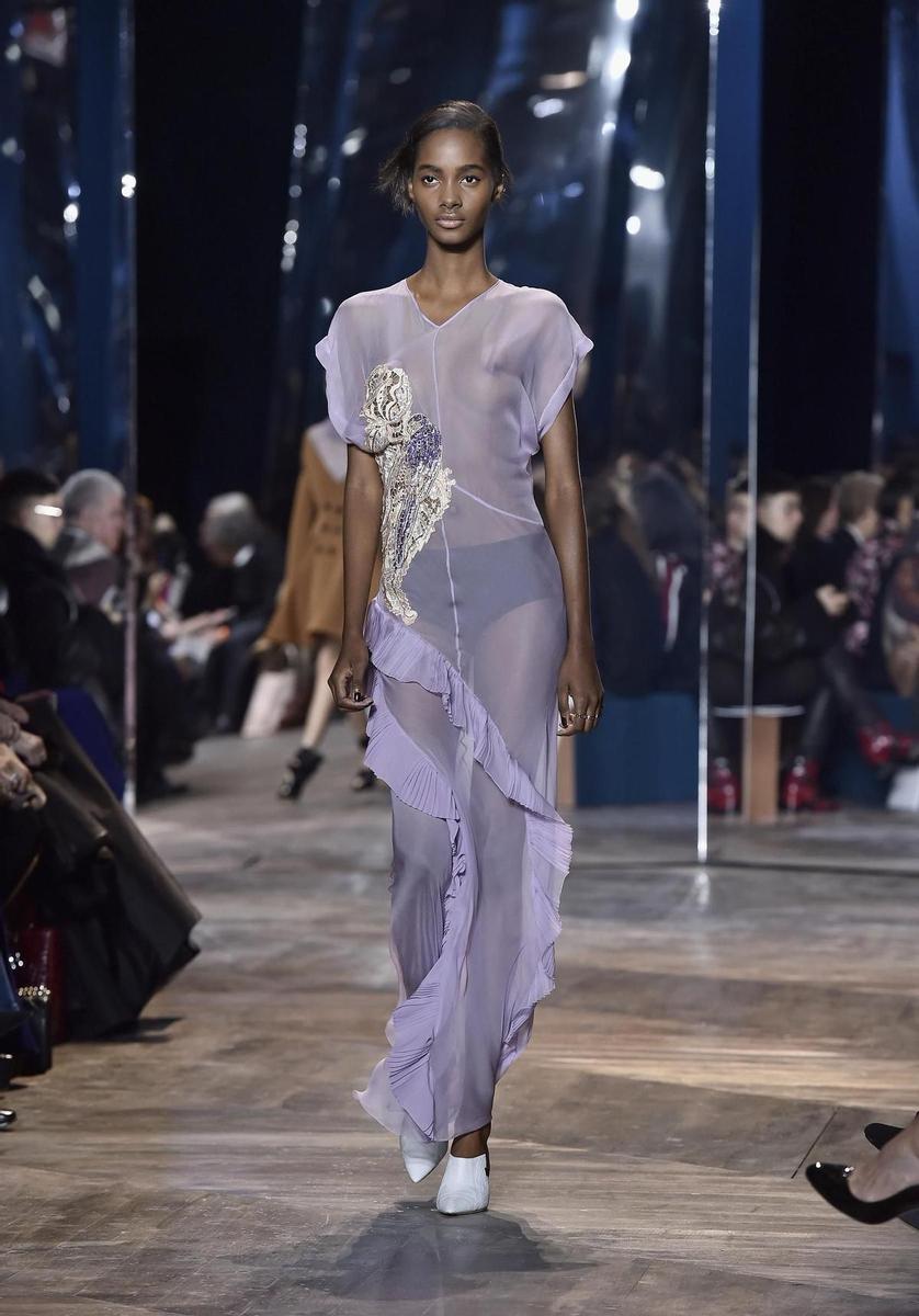 Christian Dior Alta Costura Primavera-Verano 2016: vestido de gasa transparente