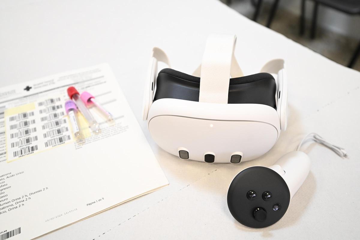 Las gafas de reliadad virtual son muy sencillas y se controlan desde un mando