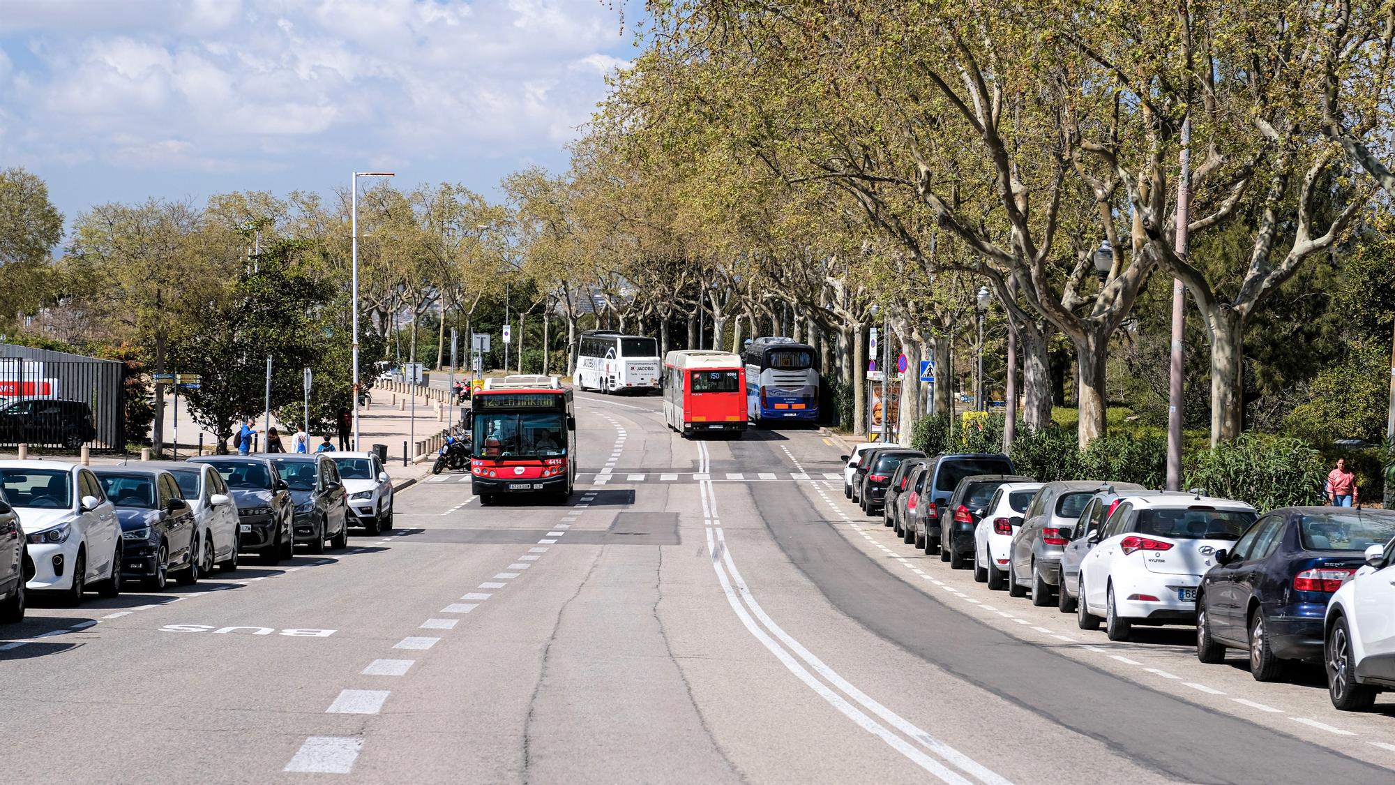 Ayuntamiento y Barça preparan un dispositivo de lanzaderas con 17 vehículos para los partidos en Montjuïc