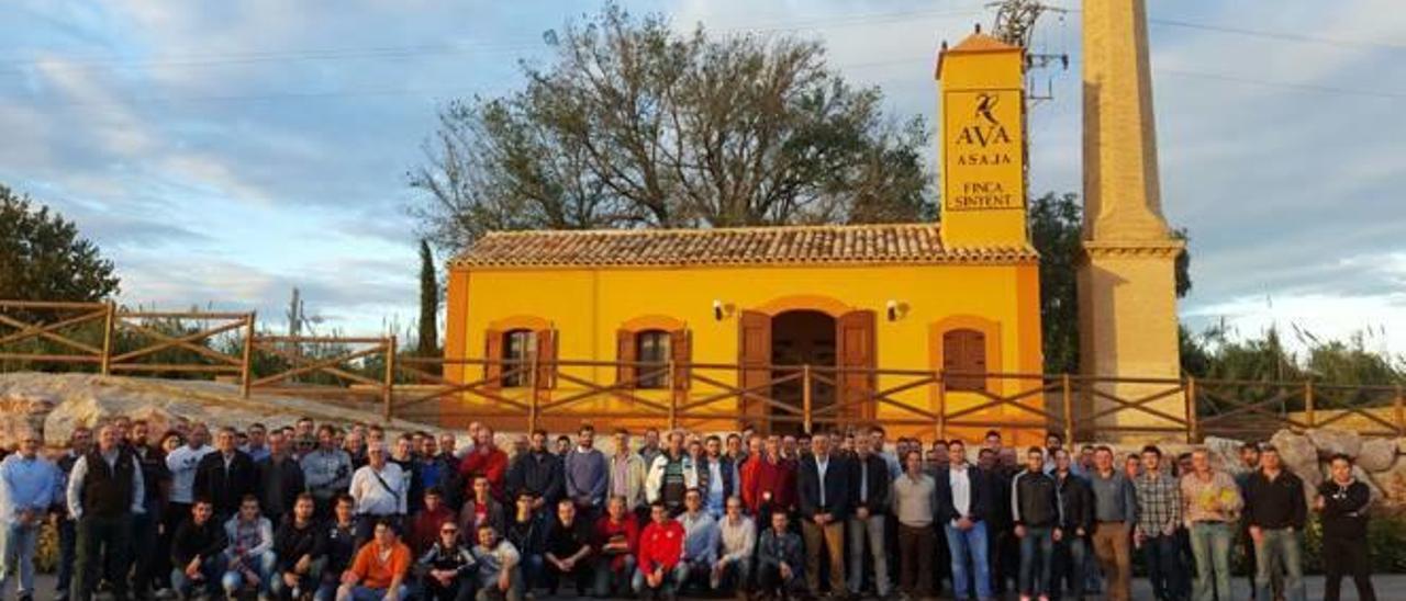 Correos presenta a los jóvenes agricultores su plataforma de venta directa al cliente