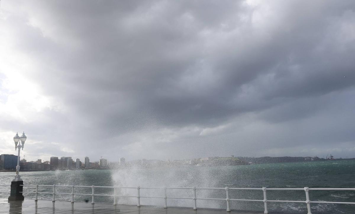 EN IMÁGENES: El rastro de la borrasca "Pedro" en la costa asturiana