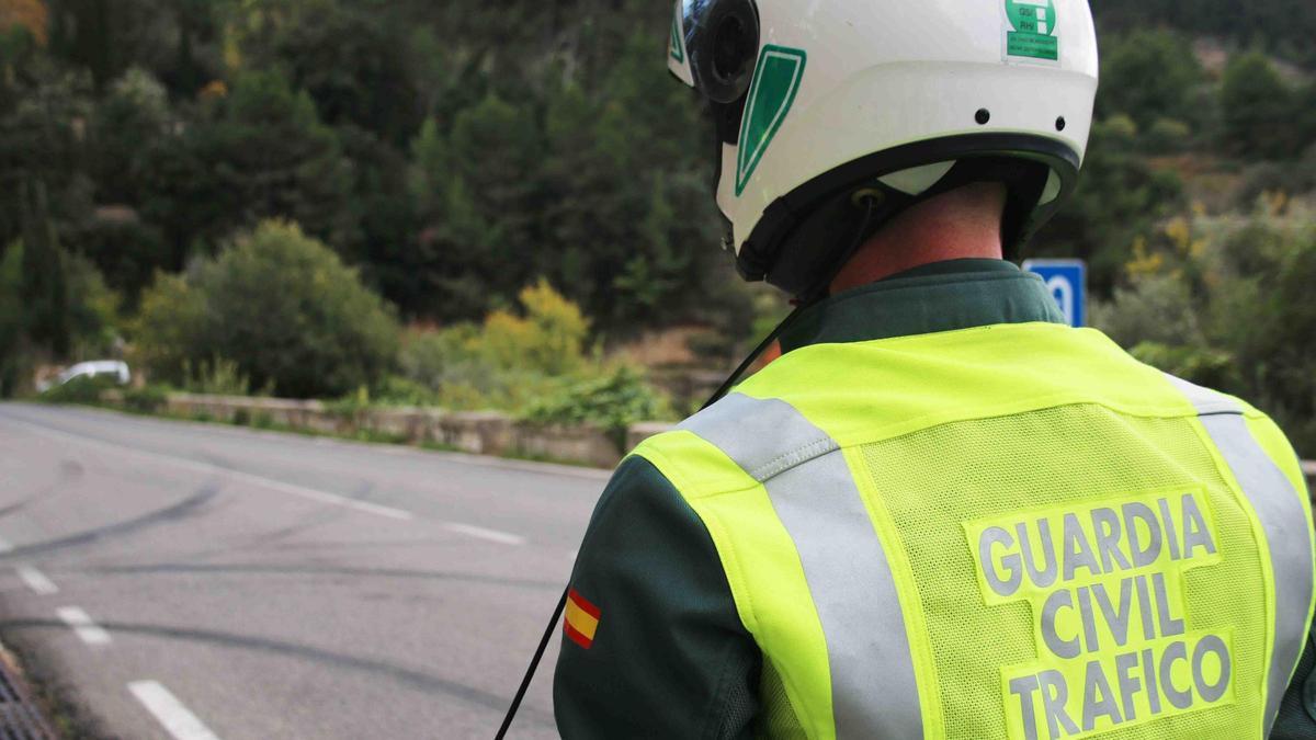 Archivo - Agente de la Guardia Civil de Tráfico