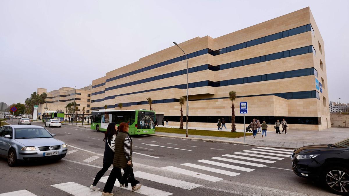 Nuevo edificio de consultas del Materno Infantil del hospital Reina Sofía.