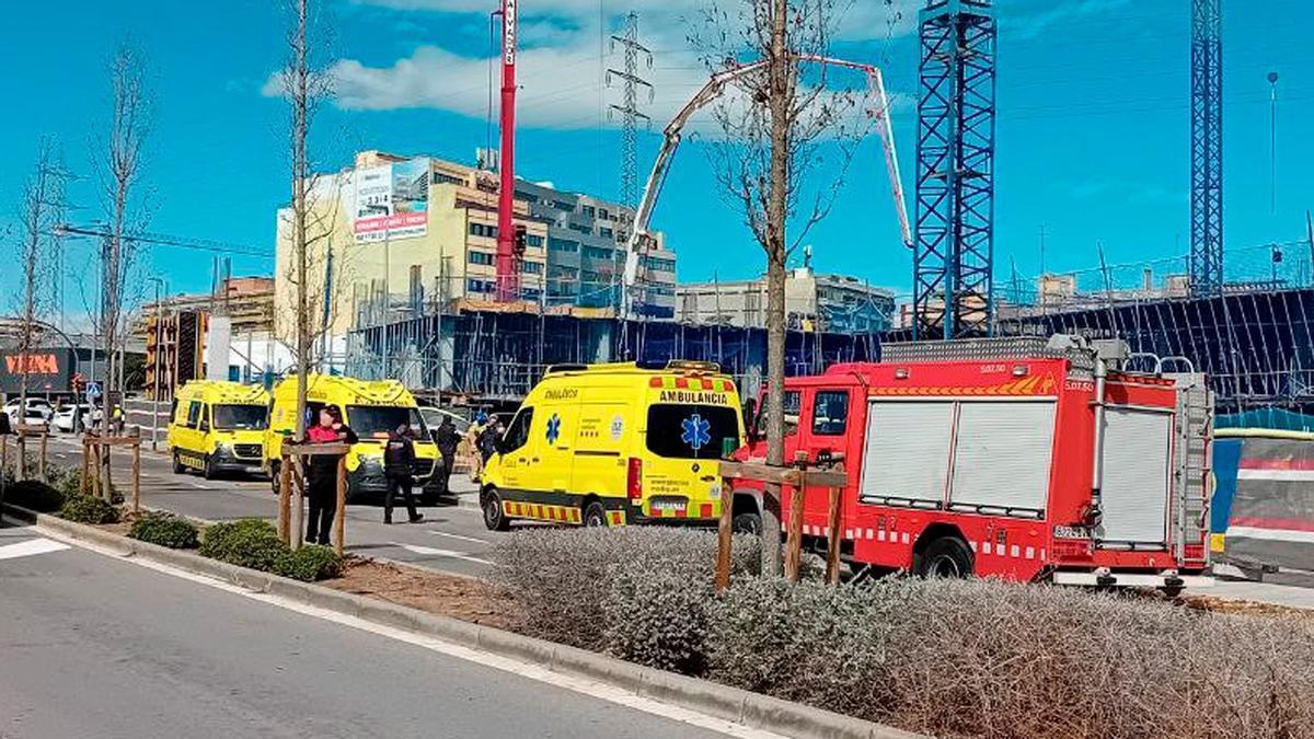 Siniestro vial en Esplugues, junto a la frontera de Cornellà de Llobregat.