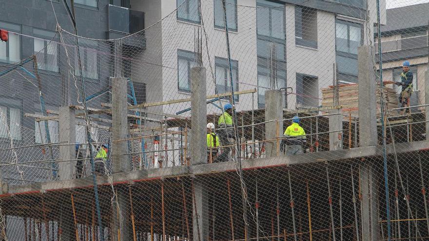 Construcción y campo lideran las subidas salariales en Galicia para aliviar la falta de personal y los problemas de relevo generacional