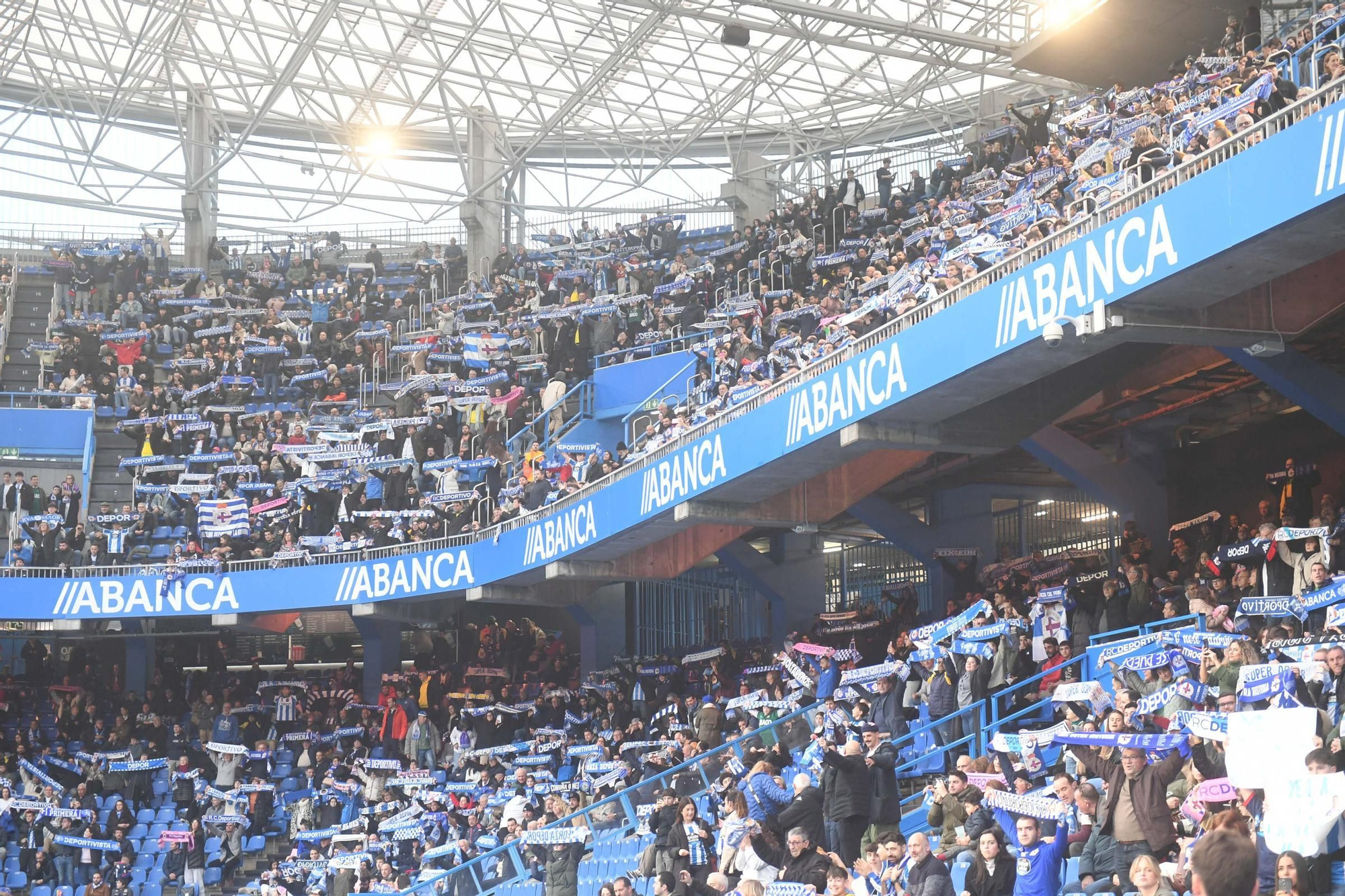 El Deportivo doblega al Almería en Riazor (3-1)