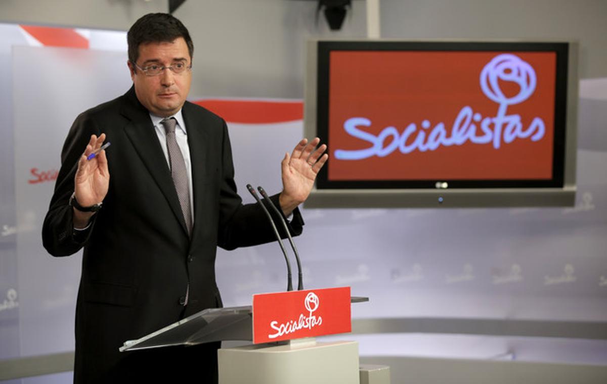 El portaveu del PSOE al Senat, Óscar López, en una roda de premsa.