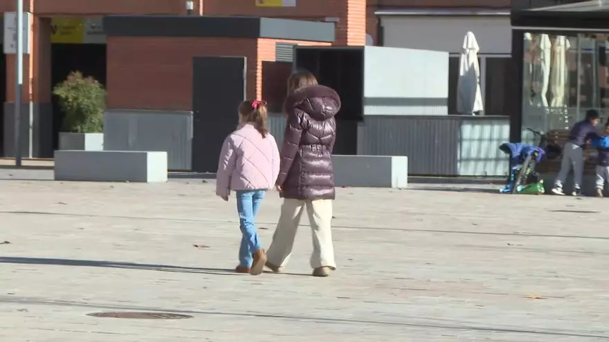 Niños y niñas estrenan los juguetes que les han traído los Reyes Magos