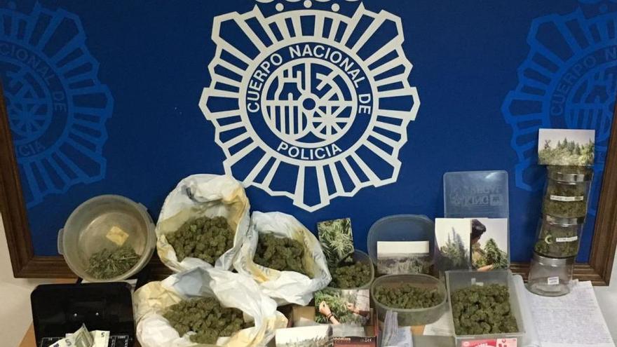 Desmantelado un local por dispensar marihuana y arrestadas dos personas por vender droga