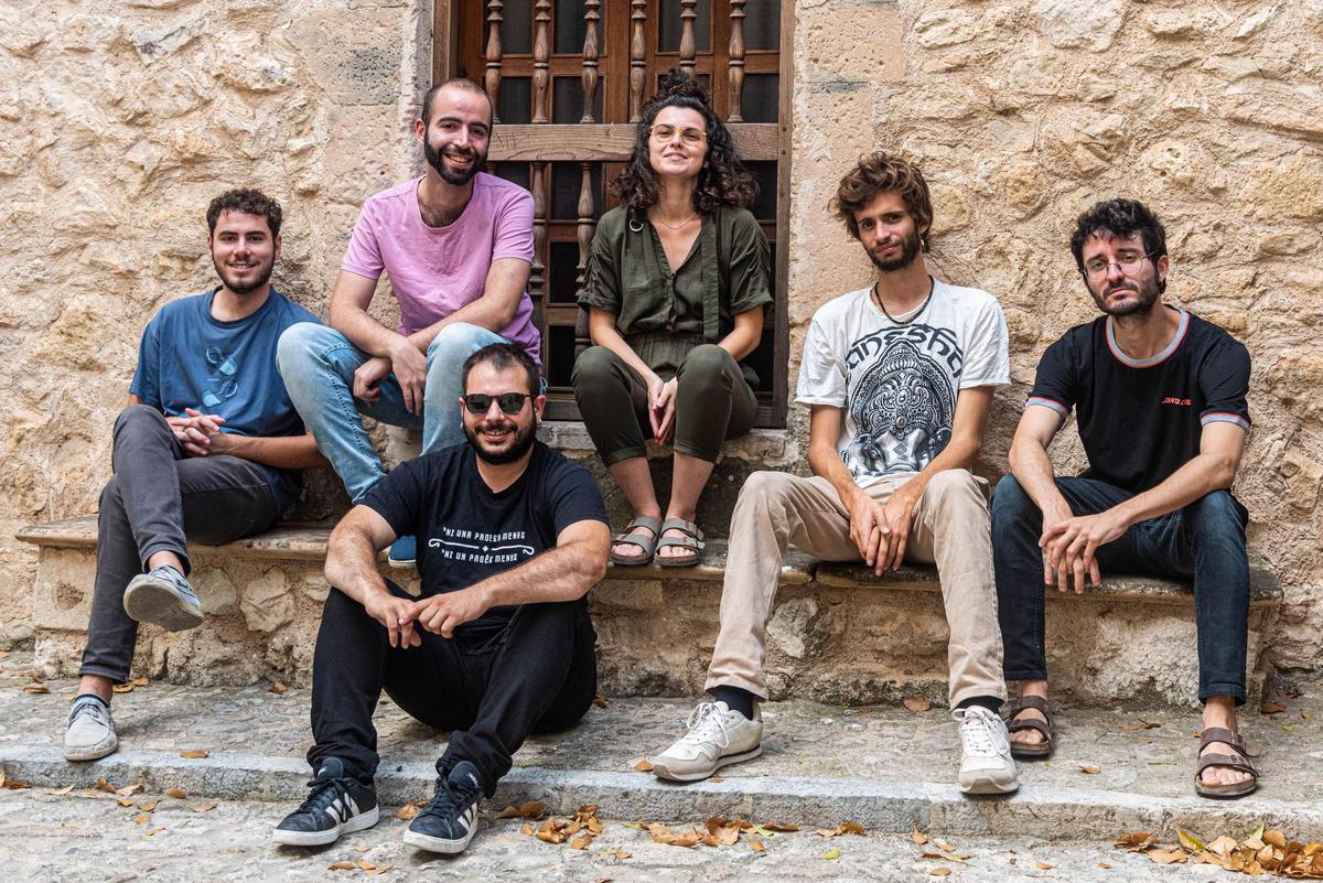 Pau, tercero por la izquierda, con sus compañeros de Toc de Crida