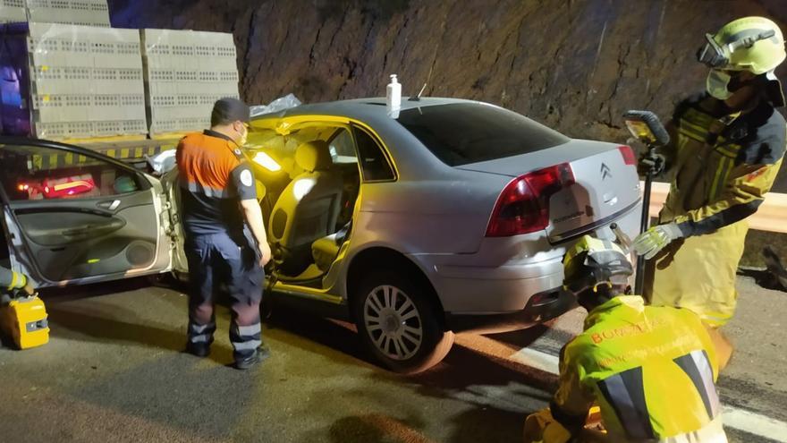 Herido el conductor de un turismo, tras chocar su vehículo con un camión, en la A-2, en La Almunia.