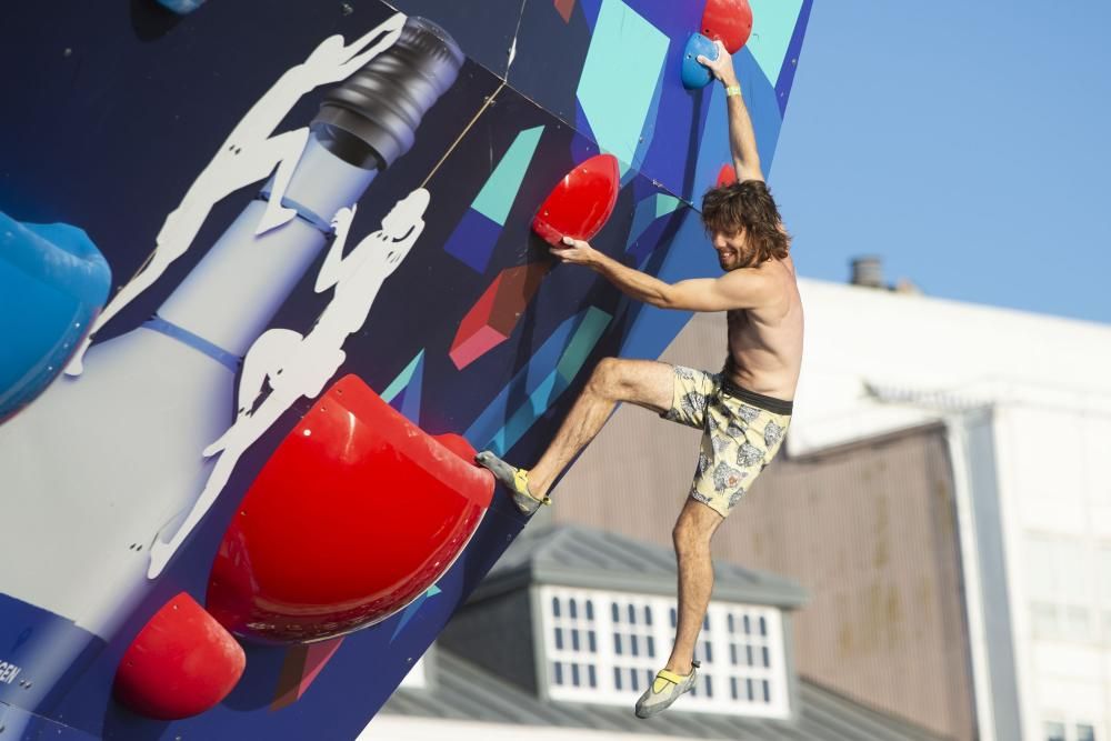 El festival reúne en A Coruña a más de 200 profesionales procedentes de 15 países que competirán en disciplinas como psicoblock, boulder o parkour.