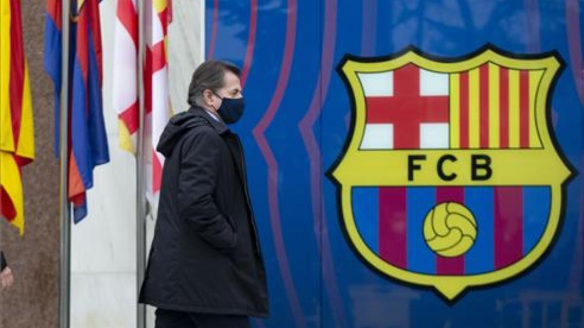 Toni Freixa llegando a la reunión en las oficinas del Barça