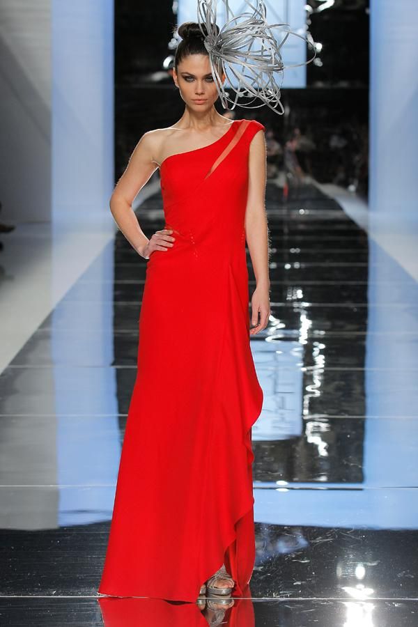 Vestidos rojos para invitadas de boda: Sonia Peña