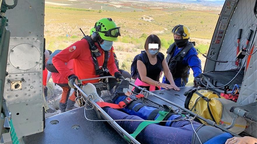 Rescatan por aire a una senderista accidentada en El Cañón de Almadenes de Cieza