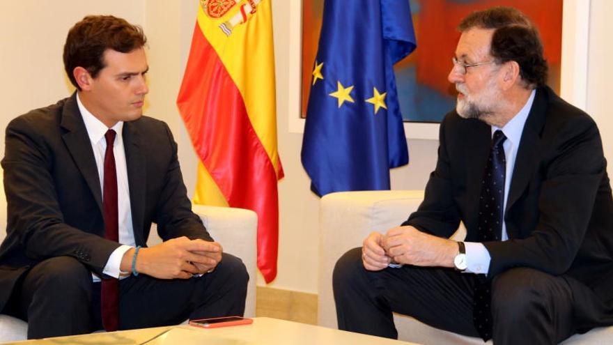 Rajoy i Rivera es reuneixen per abordar la situació a Catalunya després del 21-D