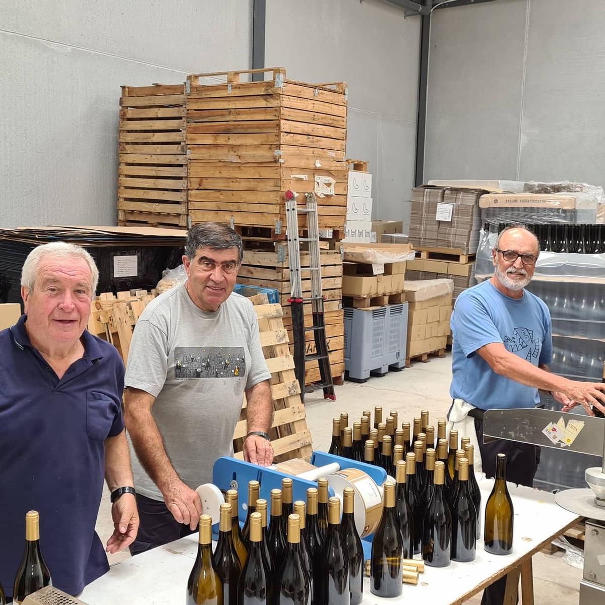 Los responsables de la bodega Finca Mont Roig