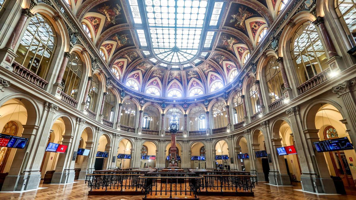 Vista general del Palacio de la Bolsa de Madrid, en Madrid (España)