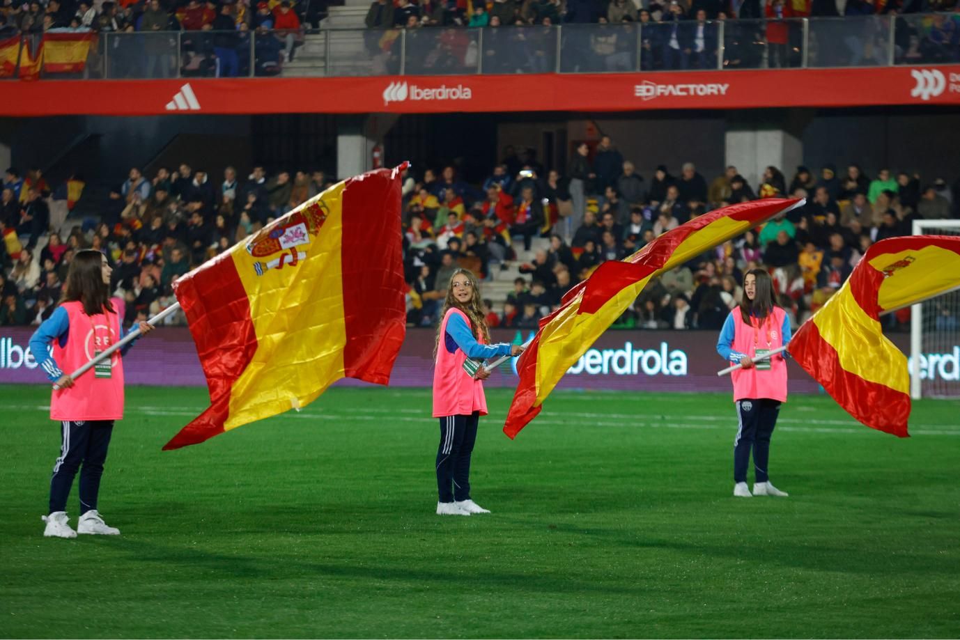 La afición se vuelca con las campeonas del mundo