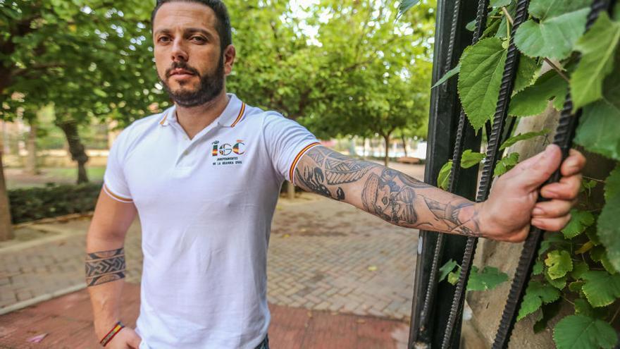 A los guardias civiles que vamos tatuados nos quieren marcar como a las vacas" - La Opinión de Murcia