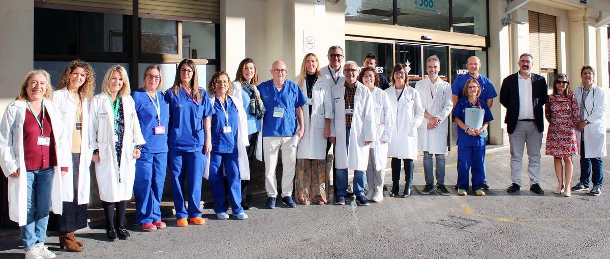 El equipo de profesionales del Hospital General con los desarrolladores de la UPV.