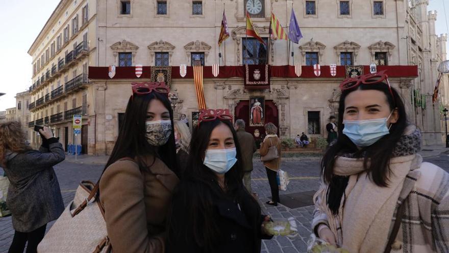 Celebran las campanadas y la llegada de 2021 a las doce del mediodía en Palma