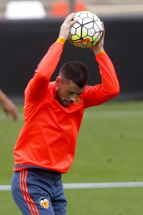 Último entrenamiento del Valencia antes del partido contra el Real Madrid