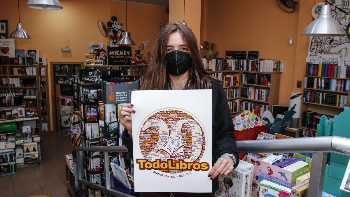 La propietaria de Todolibros, ayer en su librería de Camino Llano.