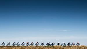 Los ciclistas de la Vuelta en la etapa de este martes.