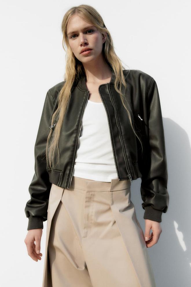 Bomber efecto piel de Zara