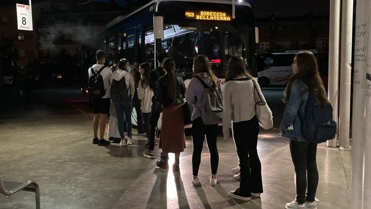 Arribada de l’autobús a l’estació de Manresa | MARC MORERA