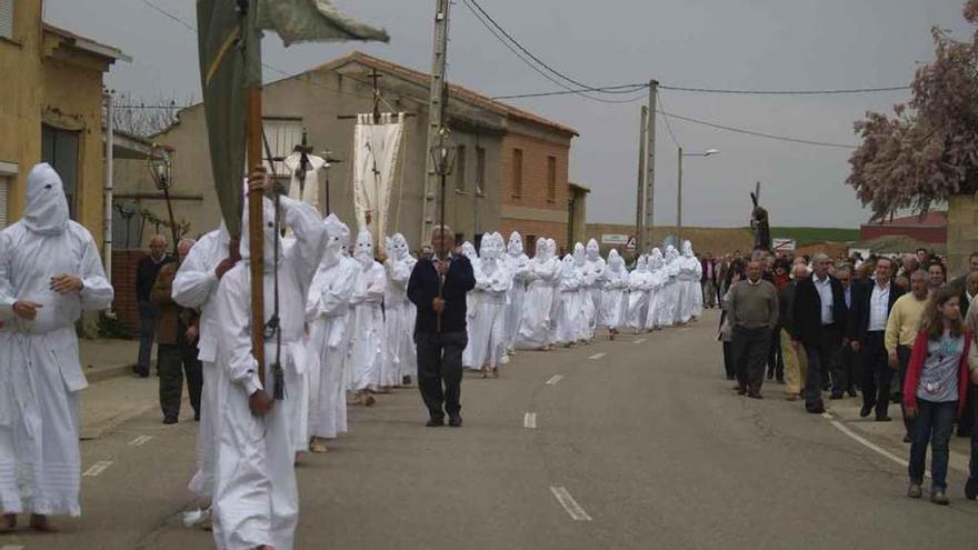 Procesión de La Carrera del Jueves Santo en Villarrín de Campos.