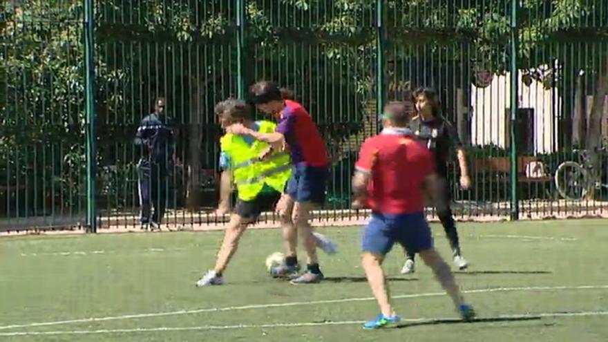 Pablo Iglesias participa en un partido de fútbol junto a otros miembros de Podemos