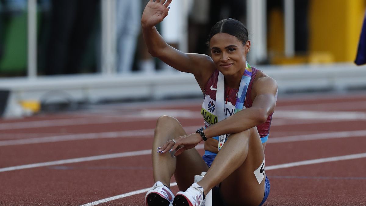 Sydney McLaughlin destroza su récord mundial de 400 m vallas (50.68).