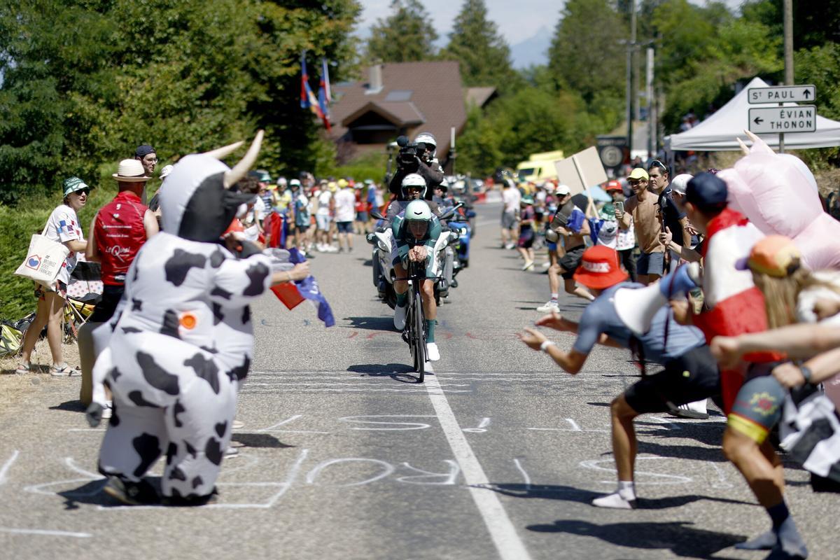Todos los aficionados que se han reunido para ver la 16ª etapa del Tour de Francia. Todos los aficionados que se han reunido para ver la 16ª etapa del Tour de Francia.