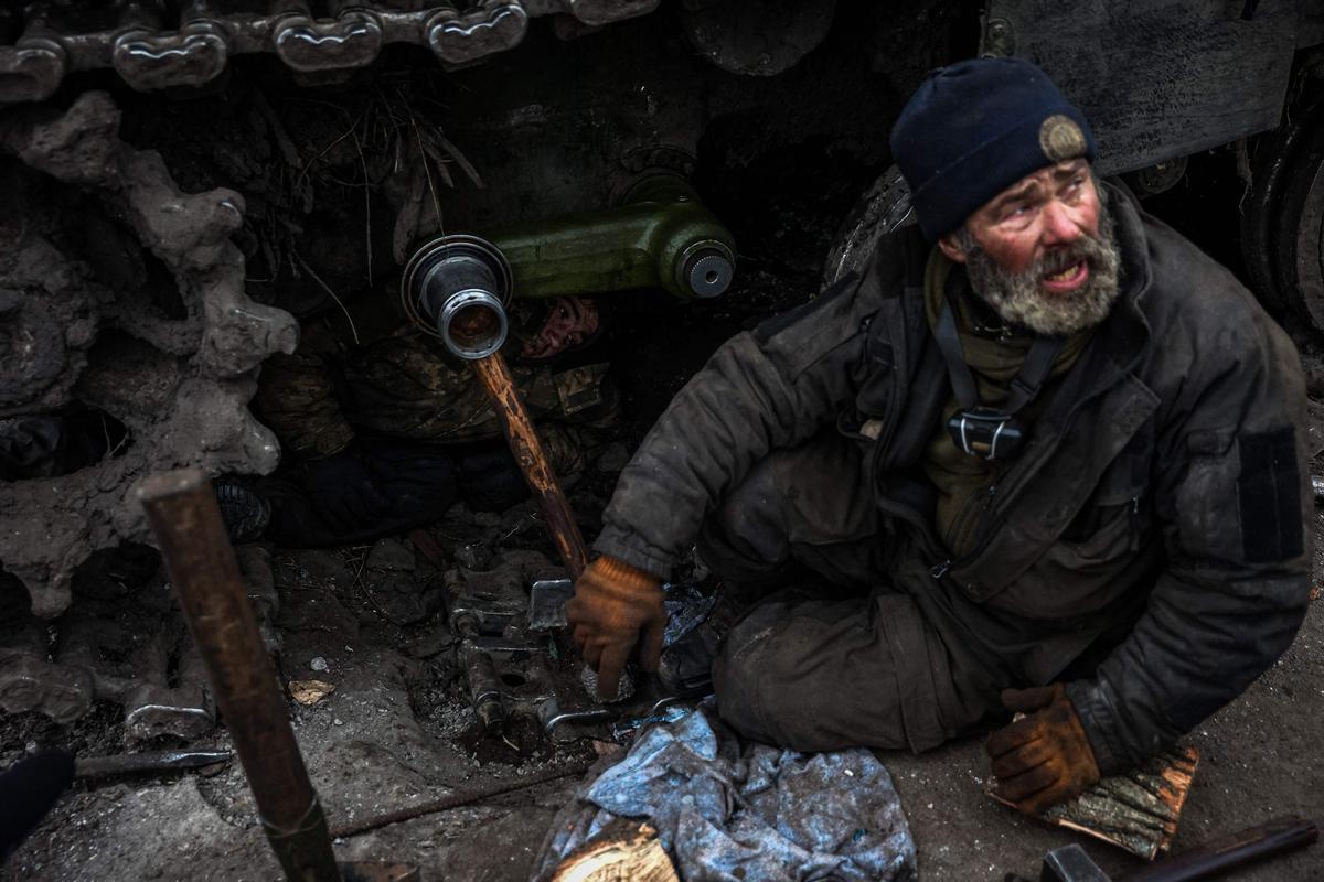 Militares ucranianos cerca de la línea del frente cerca de Kreminna, región de Lugansk, el 12 de enero de 2023, en medio de la invasión rusa de Ucrania.