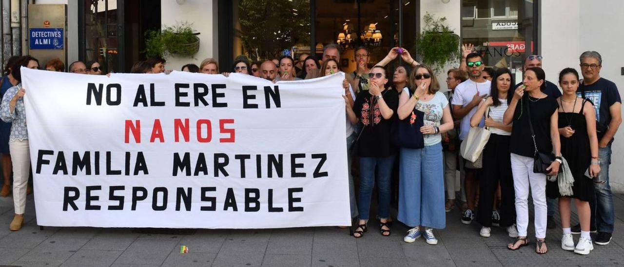 Trabajadoras de Nanos, durante una manifestación el pasado septiembre. |   // VÍCTOR ECHAVE