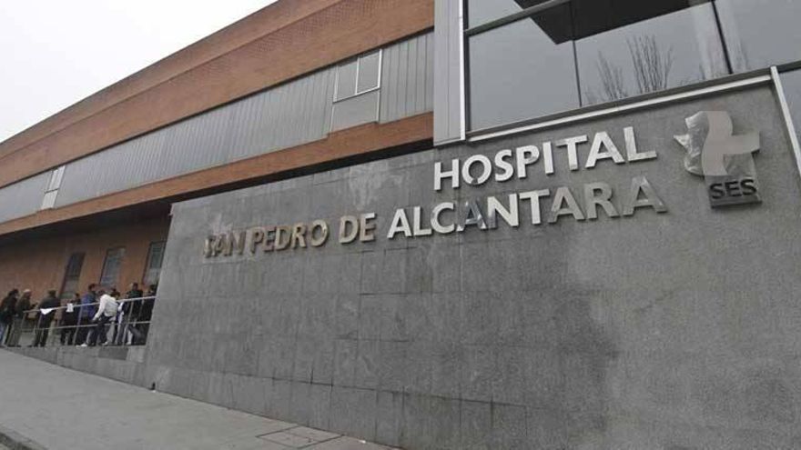 Un hombre de 58 años y un bebé de un mes, ingresados en Cáceres por Gripe A