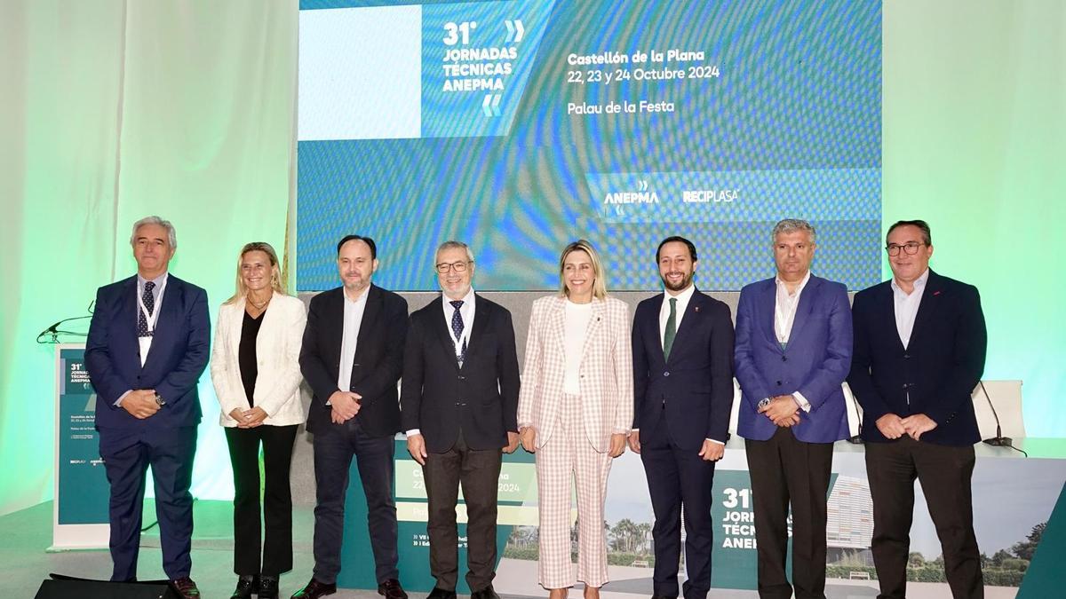 Las autoridades, en la inauguración de las jornadas de Anepma.