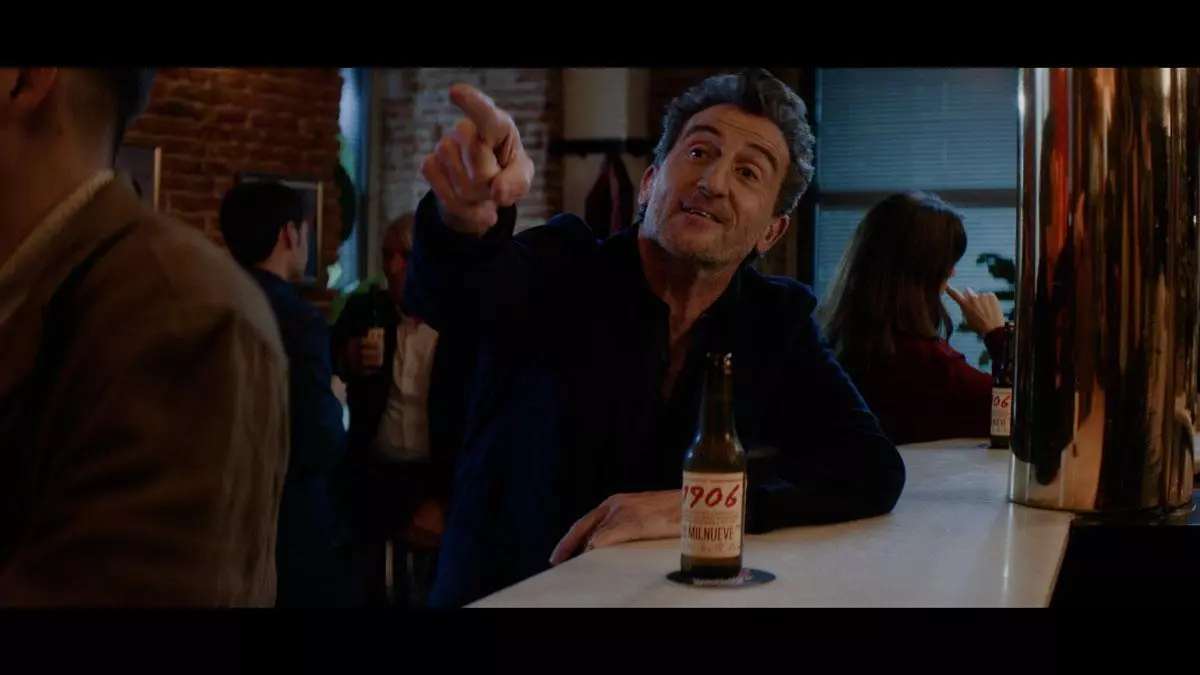 Luis Zahera protagoniza la nueva campaña de Cervezas 1906, que invita a redescubrir la "primera vez"