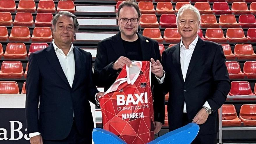 Escenificació de la renovació de l'acord entre el Baxi Manresa i CaixaBank