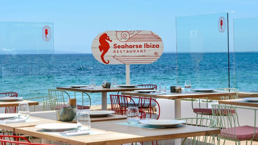 Descubre el hotel de Ibiza que esconde dos espacios gastronómicos con alma