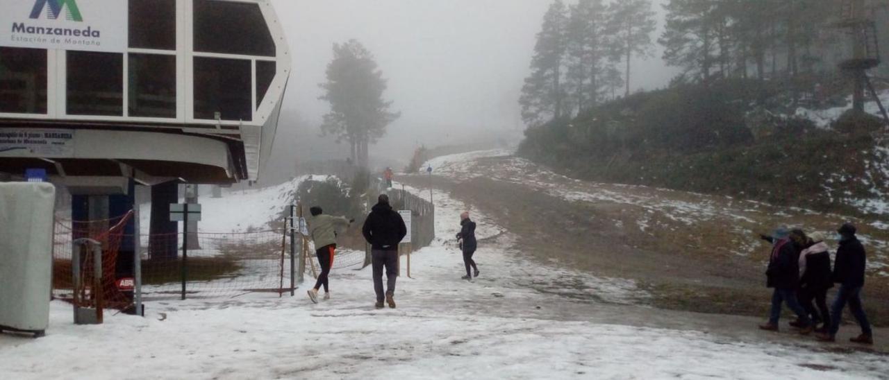 Vista de la estación de Montaña de Manzaneda en la tarde de ayer.   | // FDV