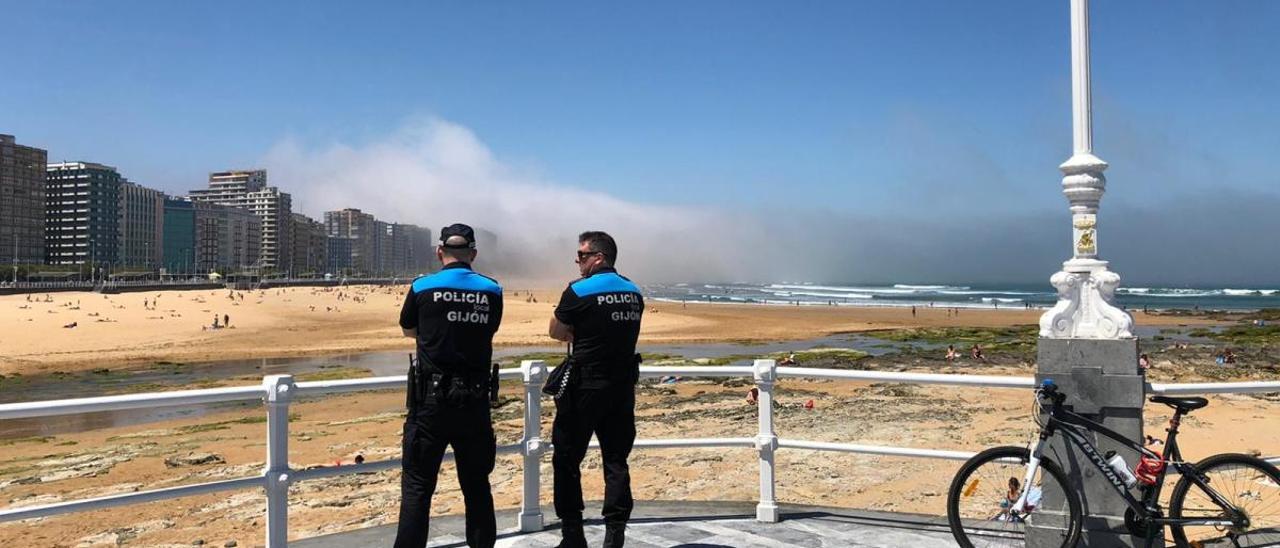 Día 17 de la desescalada: Asturias acorrala al virus y se echa a las playas con las banderas a media asta